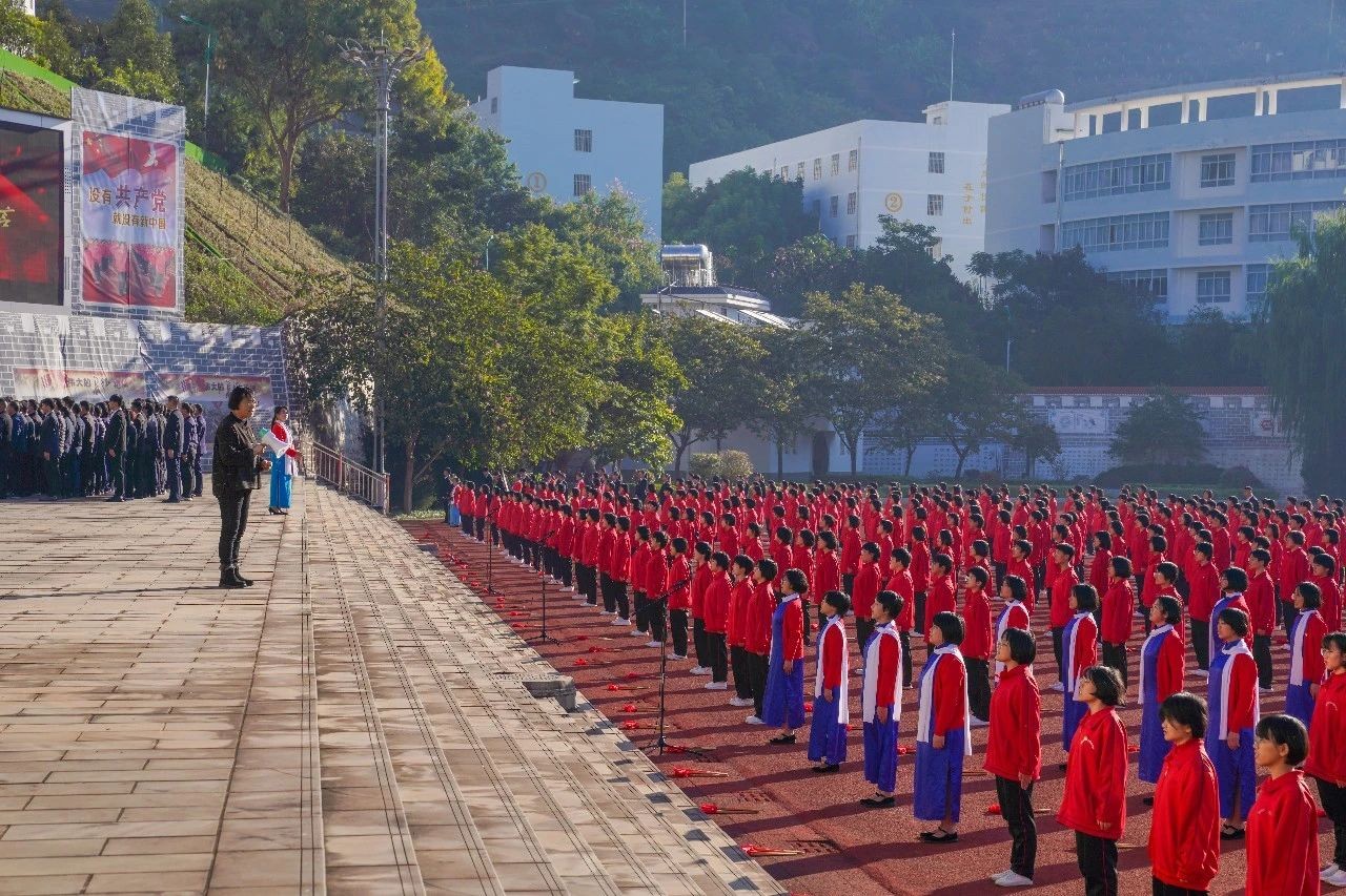 零距离感受榜样力量！云经管党员师生代表赴华坪女高开展党性教育活动 第 5 张